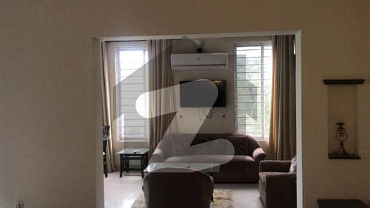 ROOM FOR RENT IN E-7