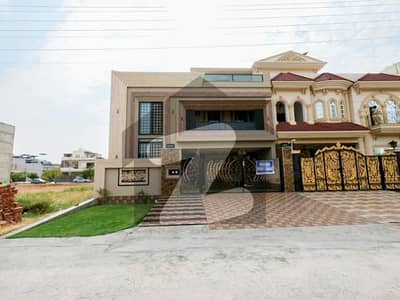 جوبلی ٹاؤن ۔ بلاک بی جوبلی ٹاؤن,لاہور میں 5 کمروں کا 10 مرلہ مکان 4.05 کروڑ میں برائے فروخت۔