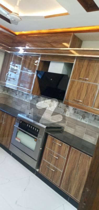 10 MARLA BEAUTIFULL NEW HOUSE AVAILBLE FOR RENT