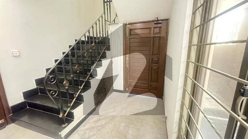 Yaseen associate's & builders Yaseen associate's & builders