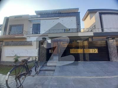 Perfect Prime Location 10 Marla House In Central Park - Block F For sale