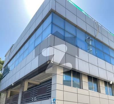 Like New Corner Unit in G-8 is for SALE
