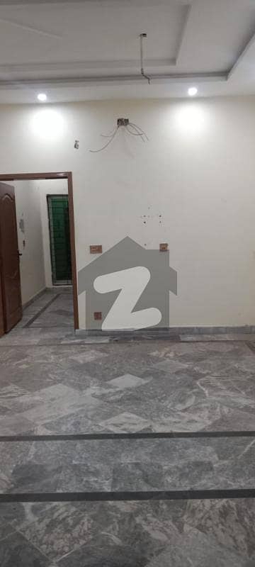 جوبلی ٹاؤن ۔ بلاک ایف جوبلی ٹاؤن,لاہور میں 2 کمروں کا 5 مرلہ بالائی پورشن 35.0 ہزار میں کرایہ پر دستیاب ہے۔