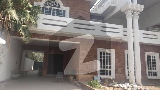 Corner Out Class 1000 Square Yard Bungalow Available For Sale At A Very Prime Location Of DHA
