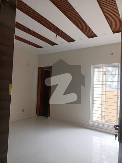 10 Marla Ground Floor Portion J Block Lda Avenue 1 With Gas