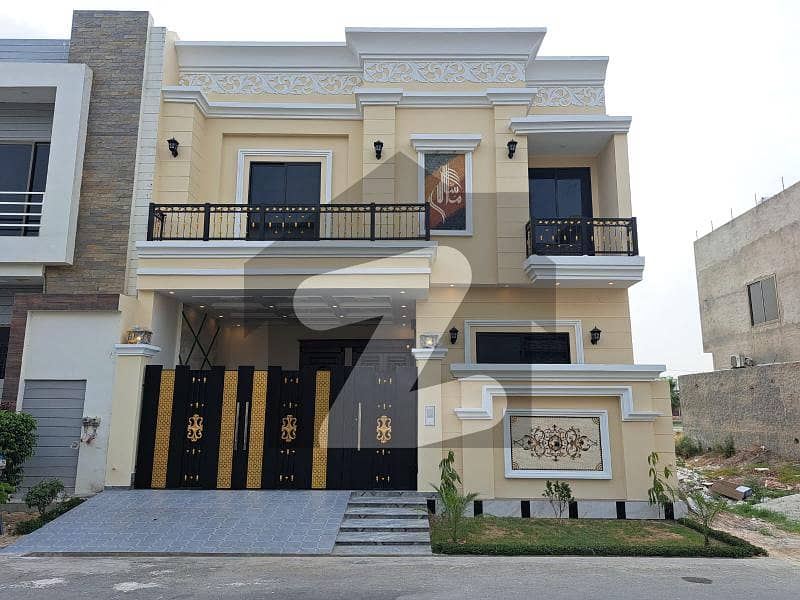 جیون سٹی ہاؤسنگ سکیم ساہیوال میں 5 کمروں کا 7 مرلہ مکان 2.45 کروڑ میں برائے فروخت۔