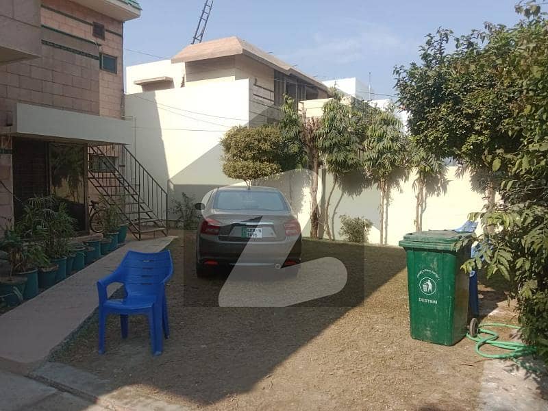 ماڈل ٹاؤن لاہور میں 5 کمروں کا 1 کنال مکان 8.75 کروڑ میں برائے فروخت۔