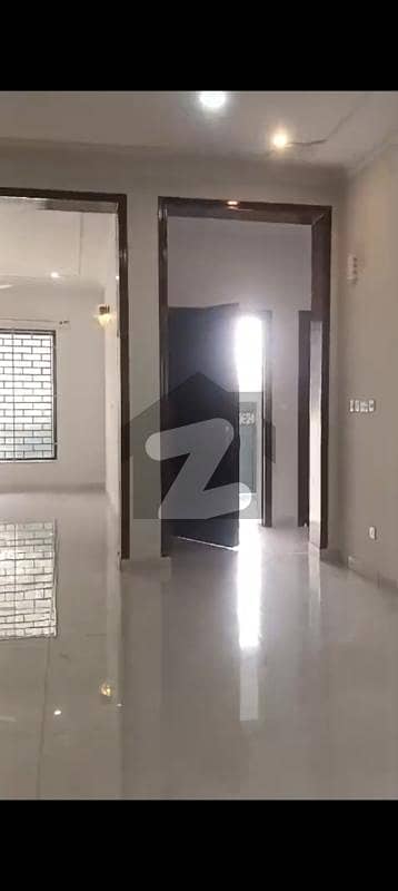 ٹاپ سٹی 1 اسلام آباد میں 2 کمروں کا 10 مرلہ بالائی پورشن 70.0 ہزار میں کرایہ پر دستیاب ہے۔