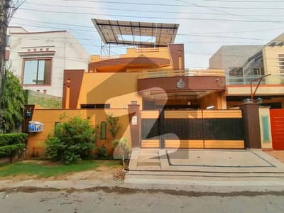 Prime Location House Of 10 Marla In Wapda Town Phase 1 - Block F2 Is Available