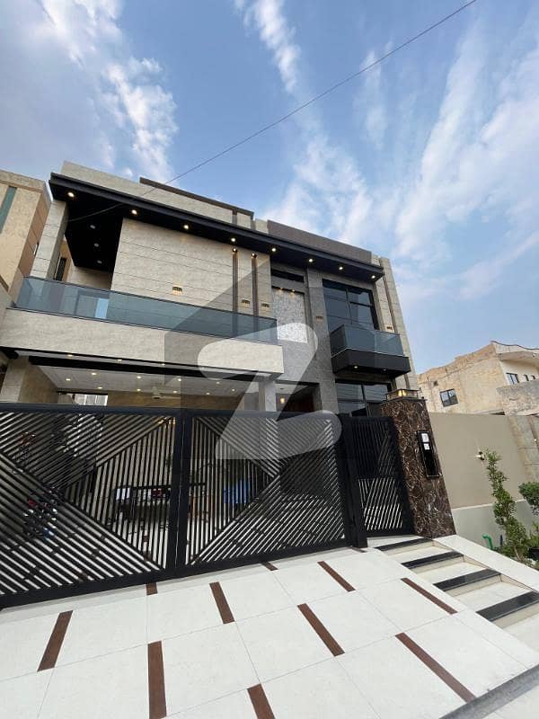 10 Marla Beautiful And Lavish House