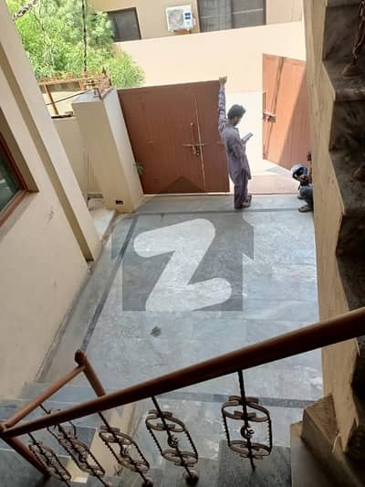 Singl uenit dubel storey house for sale caltax road