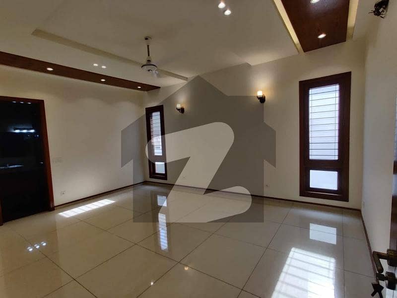 ڈی ایچ اے فیز 8 ڈی ایچ اے ڈیفینس,کراچی میں 3 کمروں کا 1 کنال بالائی پورشن 2.6 لاکھ میں کرایہ پر دستیاب ہے۔ ڈی ایچ اے فیز 8 ڈی ایچ اے ڈیفینس,کراچی میں 3 کمروں کا 1 کنال بالائی پورشن 2.6 لاکھ میں کرایہ پر دستیاب ہے۔