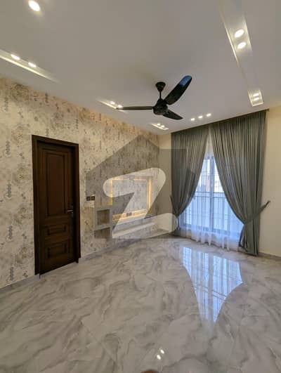 10 Marla Luxury House Available For Sale
