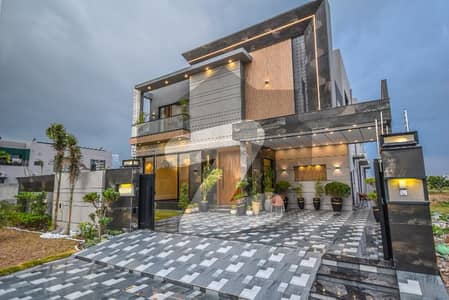 1 Kanal Modern Designer Elegant Royal Palace Near To Park And Dolmen Mall