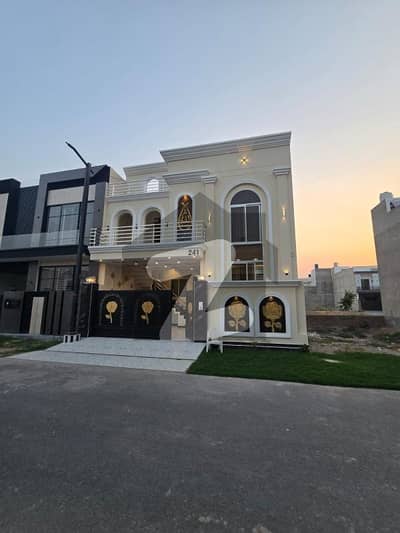 جیون سٹی ہاؤسنگ سکیم ساہیوال میں 4 کمروں کا 5 مرلہ مکان 1.75 کروڑ میں برائے فروخت۔