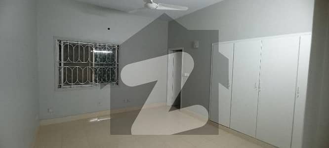SILENT COMMERCIAL BUNGALOW AVAILABLE FOR RENT