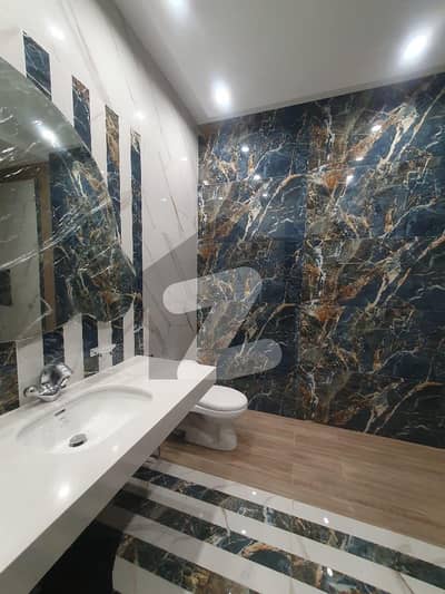 New construction 1 kanal uper portion