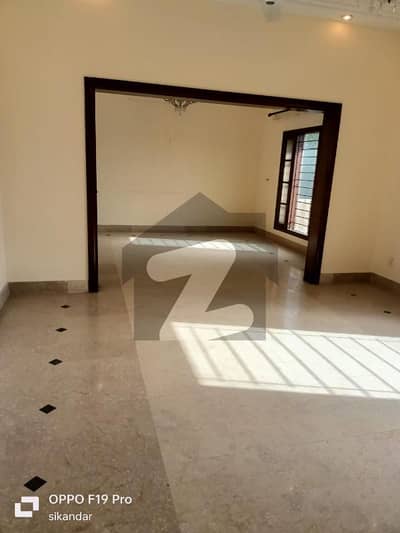 ڈی ایچ اے فیز 8 ڈی ایچ اے ڈیفینس,کراچی میں 4 کمروں کا 1 کنال بالائی پورشن 3.8 لاکھ میں کرایہ پر دستیاب ہے۔ ڈی ایچ اے فیز 8 ڈی ایچ اے ڈیفینس,کراچی میں 4 کمروں کا 1 کنال بالائی پورشن 3.8 لاکھ میں کرایہ پر دستیاب ہے۔