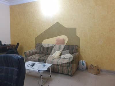 پی ای سی ایچ ایس بلاک 6 پی ای سی ایچ ایس,جمشید ٹاؤن,کراچی میں 4 کمروں کا 18 مرلہ زیریں پورشن 7.5 کروڑ میں برائے فروخت۔