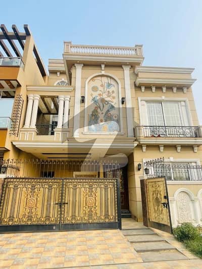 IDEAL LOCATION 10 MARLA HOUSE AVAILABLE FOR RENT IN LDA AVENUE BLOCK A