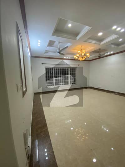 Usman D Bahria Town Phase 8 Luxury One Kanal House Available For Rent