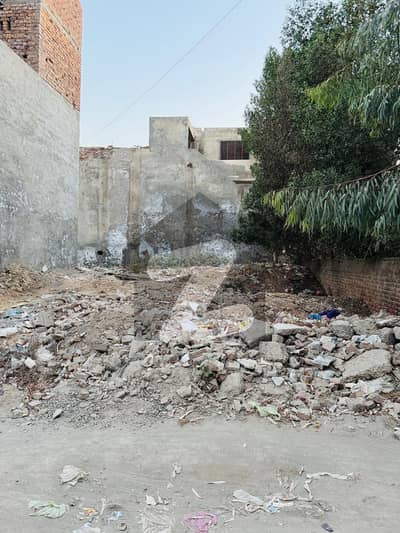 سیٹیلائیٹ ٹاؤن سرگودھا میں 5 مرلہ رہائشی پلاٹ 1.25 کروڑ میں برائے فروخت۔