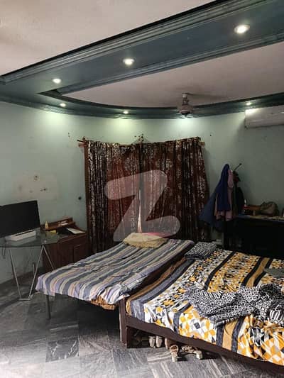 FOR SALE HOUSE 10 MARLA DOUBLE STOREY MARBLE WOOD WORK GOOD INVESTMENT TIME TOP LOCATION BEAUTIFUL HOUSE