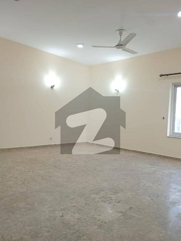 E-11/2: Beautiful Upper Portion With Servant Quarter & Parking E-11/2: Beautiful Upper Portion With Servant Quarter & Parking