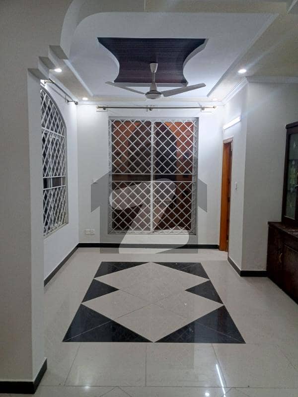 3 bed upper portion for rent e,11 3 bed upper portion for rent e,11