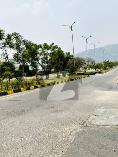 MARGLLA FACE PLOT 35x70 FOR SALE LEVELLED PLOT