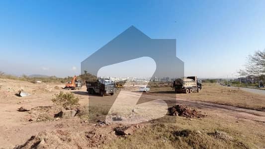 سی ۔ 14 اسلام آباد میں 1 کنال رہائشی پلاٹ 5.75 کروڑ میں برائے فروخت۔