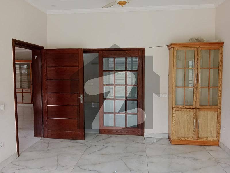 A Flat Of 10 Marla Available For Rent A Flat Of 10 Marla Available For Rent