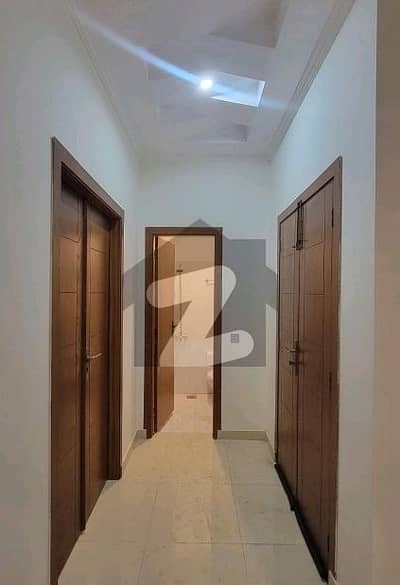 آئی ۔ 8 اسلام آباد میں 6 کمروں کا 1 کنال مکان 18.0 کروڑ میں برائے فروخت۔
