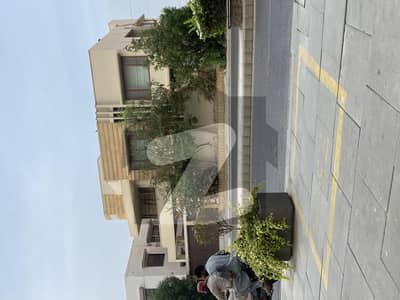 ڈی ایچ اے فیز 8 ڈی ایچ اے ڈیفینس,کراچی میں 6 کمروں کا 1 کنال مکان 12.5 کروڑ میں برائے فروخت۔