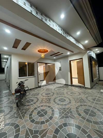 ٹاپ سٹی 1 - بلاک ڈی ٹاپ سٹی 1,اسلام آباد میں 5 کمروں کا 10 مرلہ مکان 1.2 لاکھ میں کرایہ پر دستیاب ہے۔