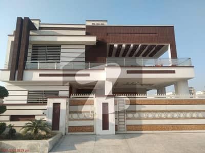 Prime Location 8 Marla House For sale In Beautiful Mumtaz City