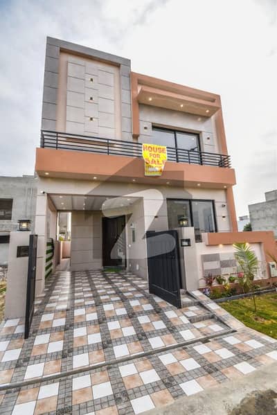 8 MARLA HOUSE FOR RENT TOP LOCATION