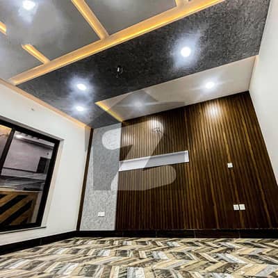 10 MARLA NEW HOUSE AVAILABLE FOR RENT