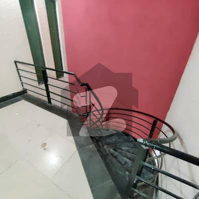 خدا بخش کالونی کینٹ,لاہور میں 3 کمروں کا 8 مرلہ مکان 90.0 ہزار میں کرایہ پر دستیاب ہے۔