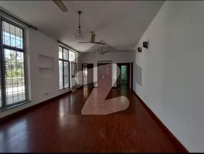 1 Kanal separate gate upper portion for rent