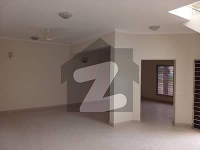 235 sq yds PRECINCT 27 CORNER + PARKFACE VILLA Available for SALE nearby Masjid & Shopping Gallery