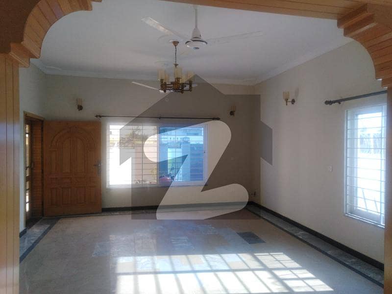 Ideal location and beautifully built Ideal location and beautifully built