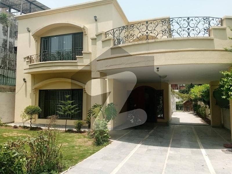 500 Square Yards House Ideally Situated In F-7/1 500 Square Yards House Ideally Situated In F-7/1