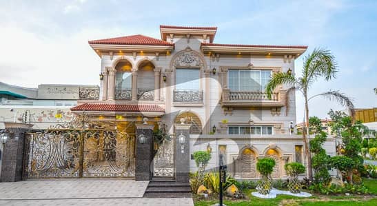 1 KANAL CLASSIC DESIGN BUNGALOW FOR SALE NEAR PARK