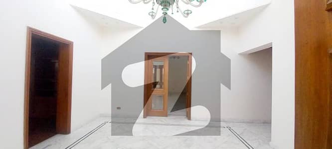ایف ۔ 6 اسلام آباد میں 8 کمروں کا 4 کنال مکان 11.5 ارب میں برائے فروخت۔