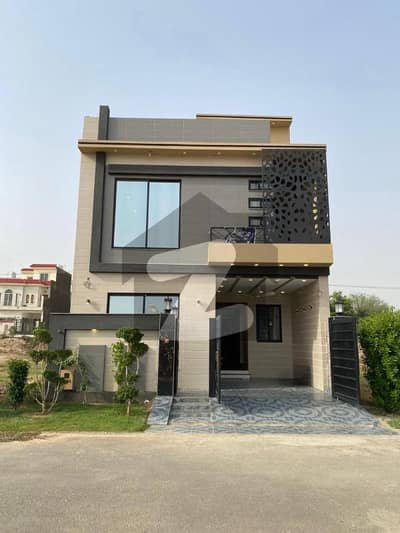 7 Marla Brand New House Available For Sale In Lake City