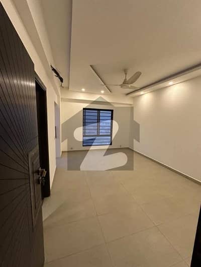 میٹروپولِز ریزیڈینسی جناح ایونیو,کراچی میں 3 کمروں کا 8 مرلہ فلیٹ 1.1 لاکھ میں کرایہ پر دستیاب ہے۔