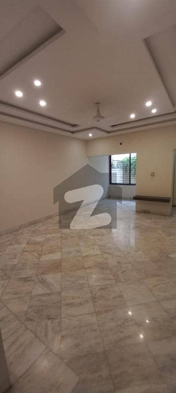 Jackpot Location Deal In DHA Phase 3! Discover A 1-Kanal Ready-To-Move Full House With 4 Lavish Beds, Glass Cabin Baths, Company Kitchen & Classic Woodwork Just Steps From Y Block Market, Mosque & Park
