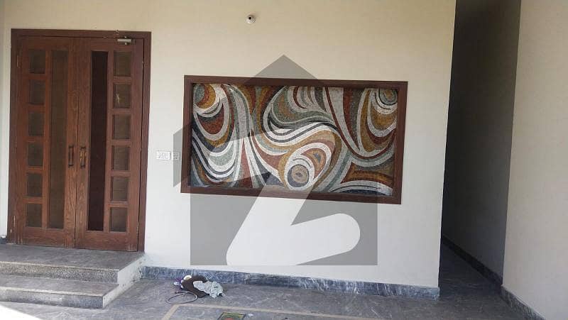 10 MARLA HOUSE AVAILABLE FOR RENT