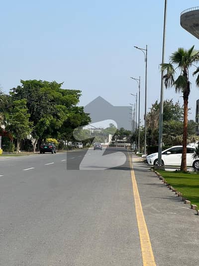 ڈی ایچ اے فیز 7 - بلاک زیڈ2 ڈی ایچ اے فیز 7,ڈیفنس (ڈی ایچ اے),لاہور میں 1 کنال رہائشی پلاٹ 2.4 کروڑ میں برائے فروخت۔